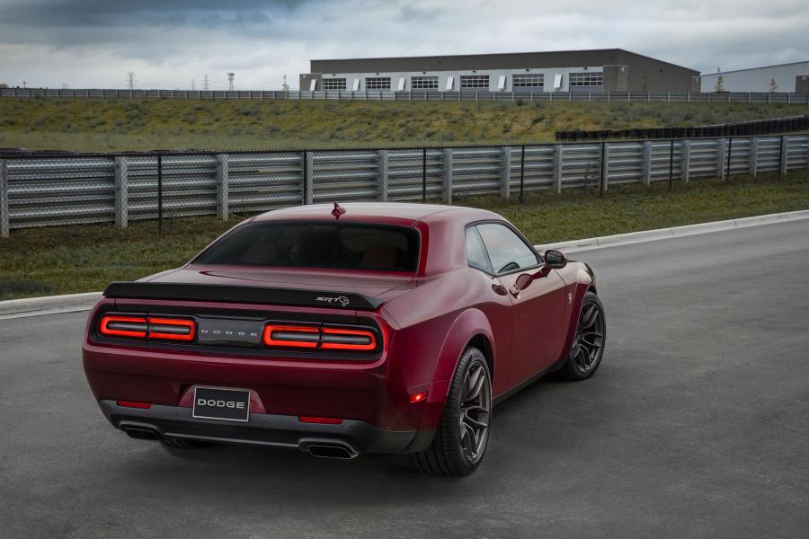  Dodge Challenger SRT Hellcat Widebody 2017 года  (фото 10 из 69)